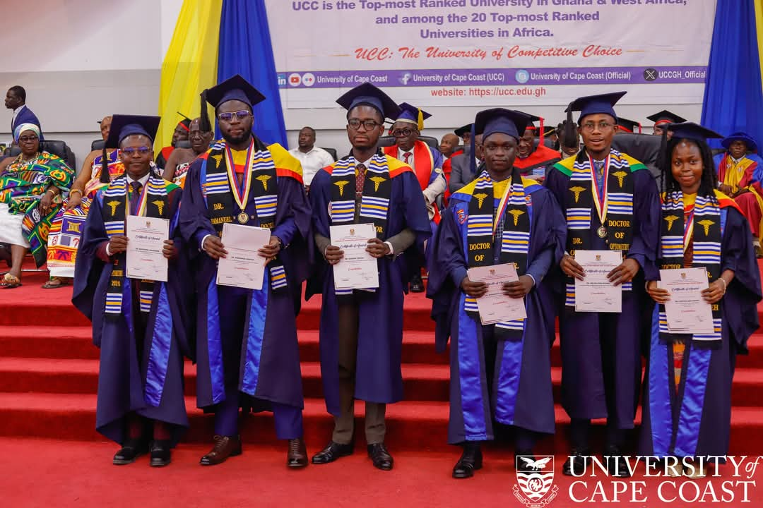 Group picture of excellent student in the school of optometry and pharmaceutical sciences