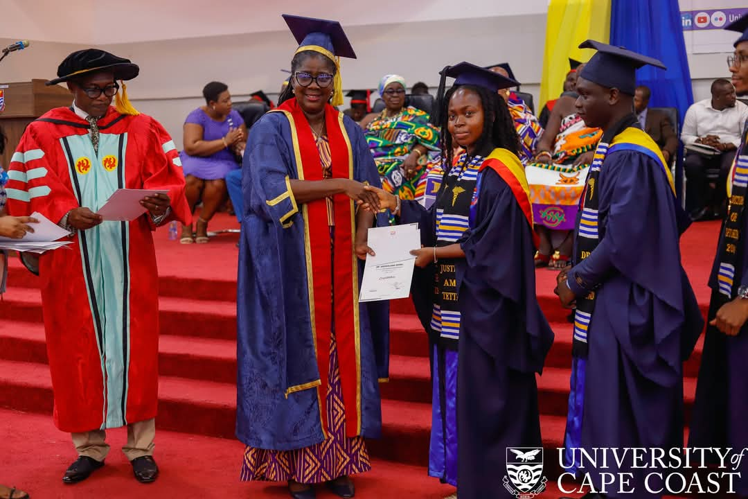 Dr. Justicia Ama Tetteh: Awarded as the Best Female Student with the highest cumulative GPA and recognized as the Best Student in Contact Lenses.